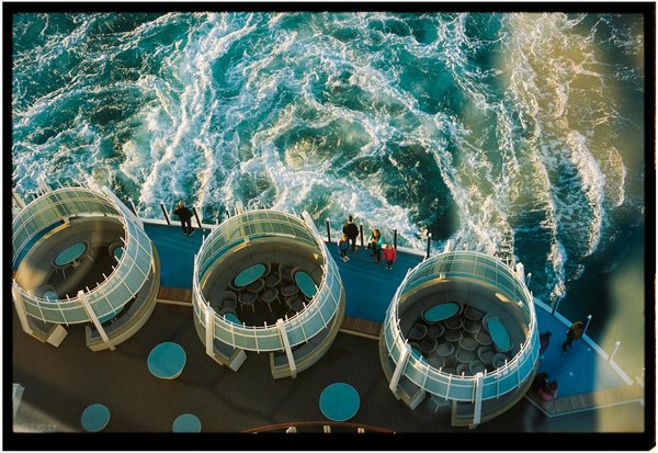 Comment choisir une tente résistante aux vents violents pour un camping en bord de mer?